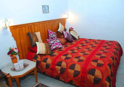 Deluxe Double or Twin Room image 7
