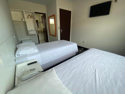 Standard Twin Room image 8