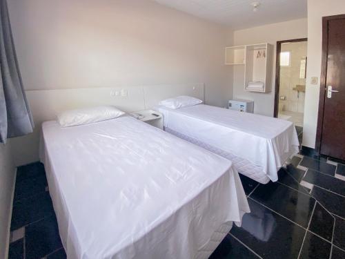 Standard Twin Room image 6