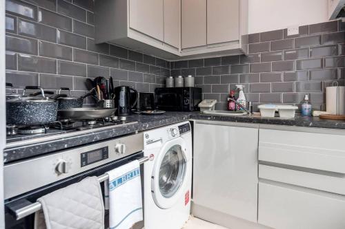 Picture of Stunning 1-Bed Apartment In London Lewisham