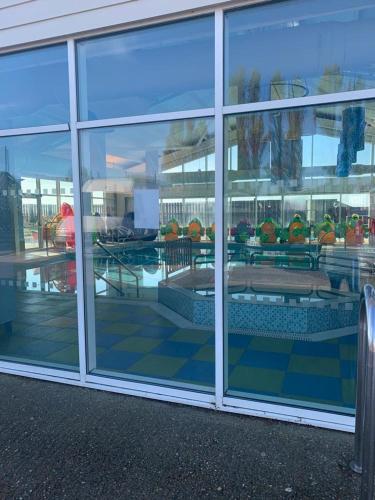 Úszómedence, DaisyChain Getaways The perfect place to Stay Play and Getaway in East Mersea