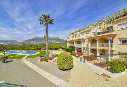 Apartment with Pool View  image 7