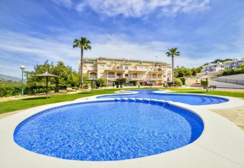 Apartment with Pool View  image 6