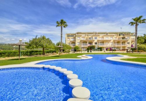 Apartment with Pool View  image 5