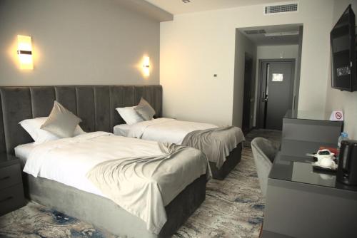 UNIQUE Airport Hotel Room Type - Deluxe Twin Room