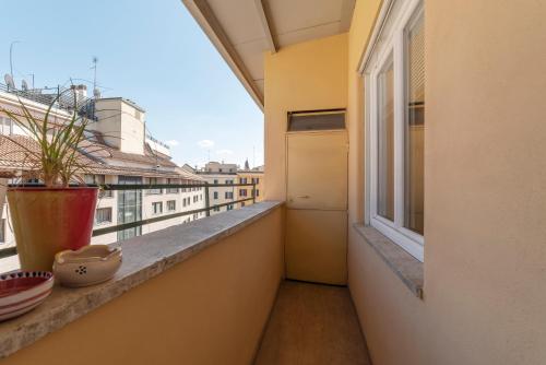 Vaticano & San Pietro Balcony Apartment, Rome (photo 3)