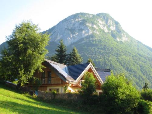 Chalet de 2 chambres avec vue sur le lac jardin amenage et wifi a La Thuile