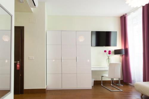 Double Room with Private Bathroom image 7