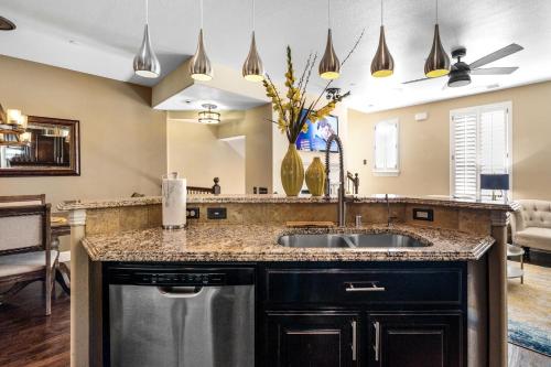 Luxury & Highly furnished upscale w Patio & Garage in Plano, USA