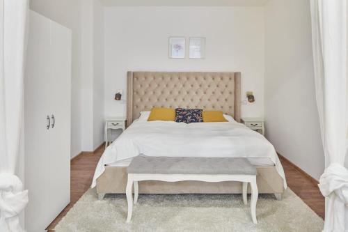 Nice and cozy apartment right at TV tower, Praga