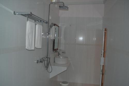 Deluxe Triple Room image 6