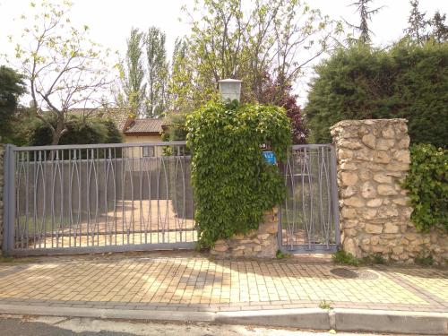  La Casa de Robledo, Ferienwohnung in Segovia