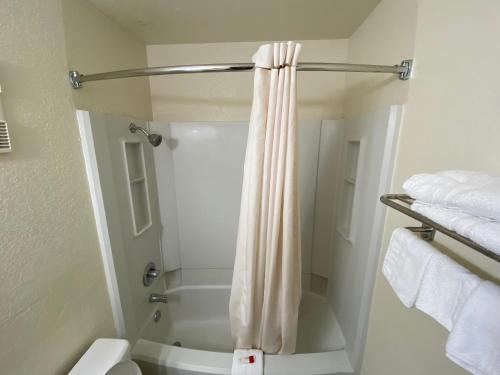 Simple Rewards Inn - image 8