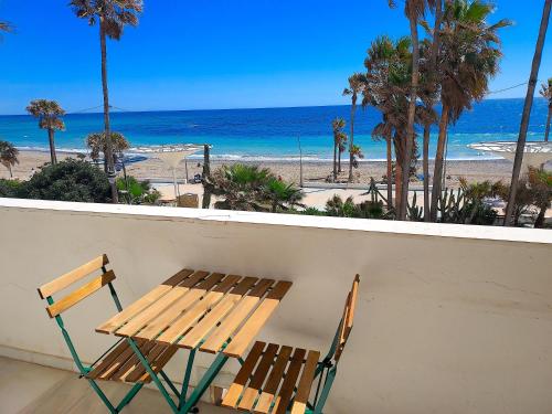  BEACHFRONT PRIMERA LINEA DE PLAYA en Casco Antiguo, Pension in Estepona