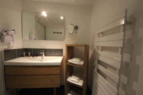 Au Cœur des Lacs - Chambres d'hôtes & spa Room Type - King Room with Terrace - Cellet