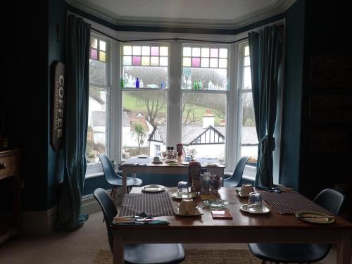 طعام و مشروبات, Newberry Beach Lodge in كومبي مارتين