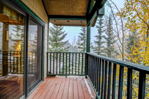 Twin Elks Lodge C11 Condo Ski In Stroll to Main Street in Breckenridge, USA