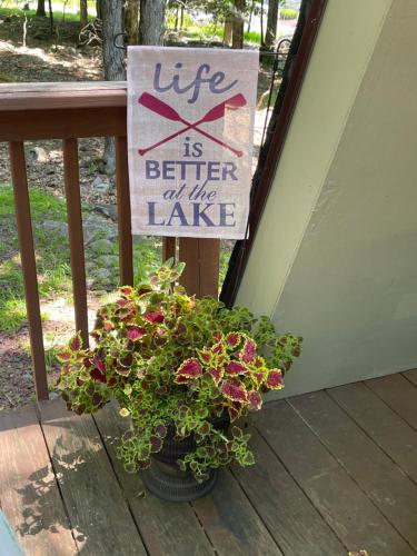 Pocono Mountain View Lake House in Lake Harmony in Lake Harmony, USA