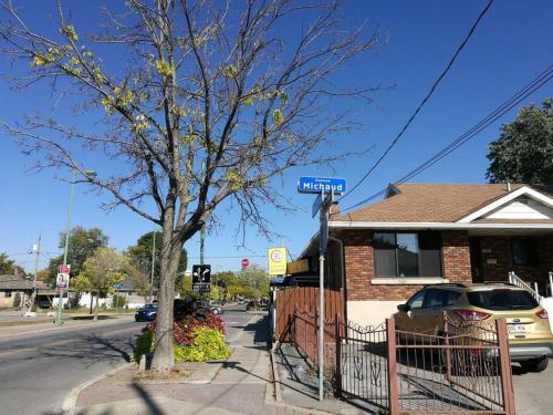 Cozy spacious Apt In Laval, Greater Montreal