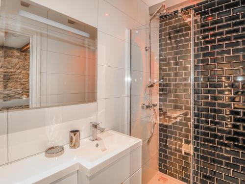 Helford Penryn - image 13