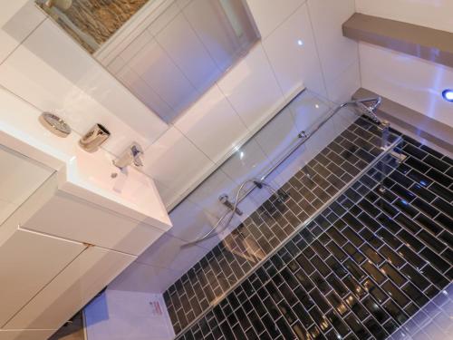 Helford Penryn - image 9