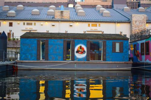 PETALS TOKYO - Floating Hotel