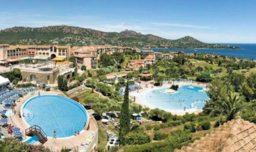 Exterior view, Superbe Appartement avec vue Mer et Piscine near LA TABLE D EMI