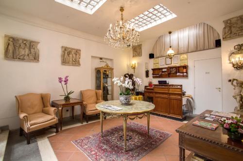 Navona Gallery Suites - image 11