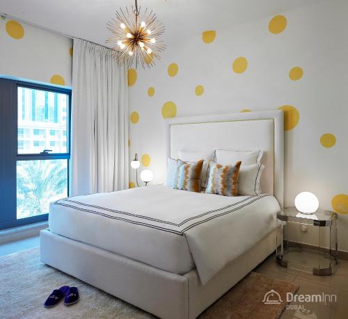 Dream Inn Dubai Apartments - Claren Downtown Private Terrace - image 6