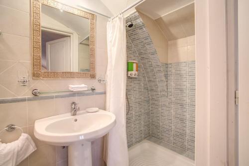 Navona Gallery Suites - image 8