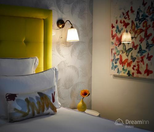 Dream Inn Dubai Apartments - Claren Downtown Private Terrace - image 12
