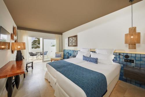 room detail thumbnail 1