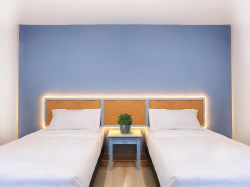 Chateau Hotel & Apartments