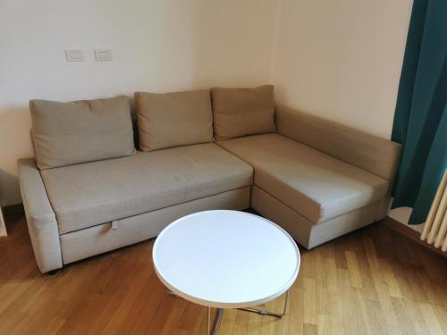 Studio Apartment image 6