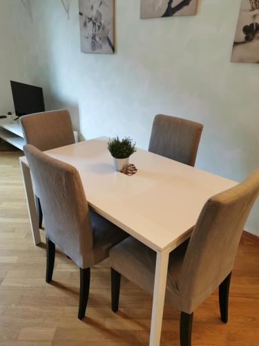 Studio Apartment image 5