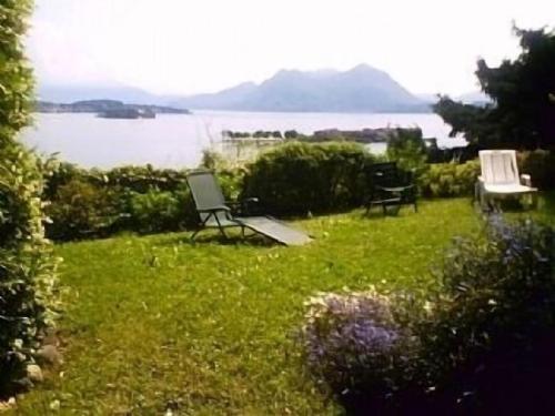 Extraordinary 180° view over lake, 3 islands, alps and private garden gîte à louer Isola dei Pescatori