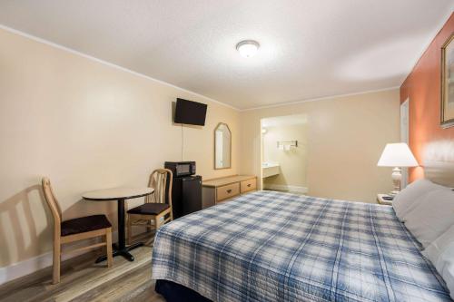 Rodeway Inn Cecil - main image