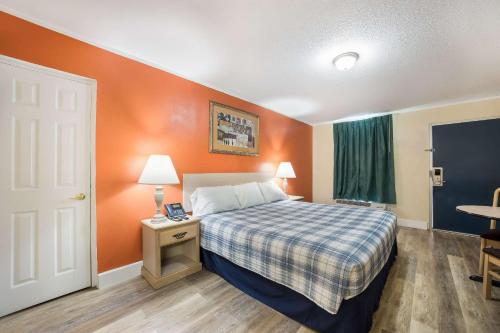 Rodeway Inn Cecil - image 5