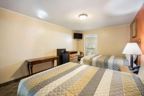 Rodeway Inn Cecil - image 3