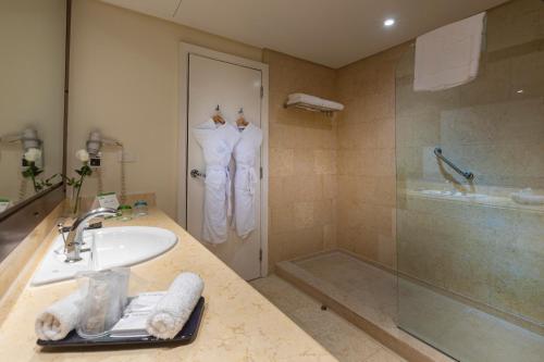 Classic Double or Twin Room image 7
