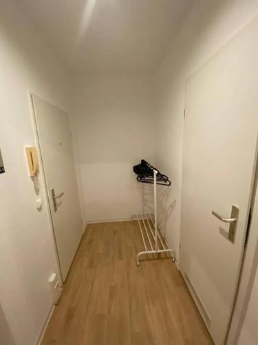 Gemutliche Wohnung mit Smart-TV und großem Balkon in Marzahn