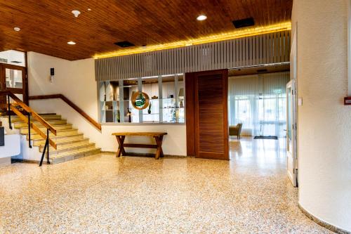 로비, 네스 암밈 호텔 (Nes Ammim Hotel) in 네스 암밈