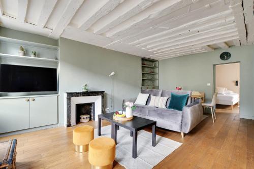 Chic apartment -1BR-4P- Haut Marais - République, Parigi