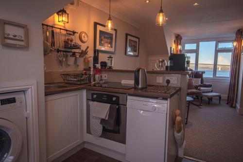 Kitchen, Forth Reflections Self Catering in Queensferry