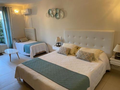 Chambres d'Hotes Les Amandiers Room Type - Triple Room