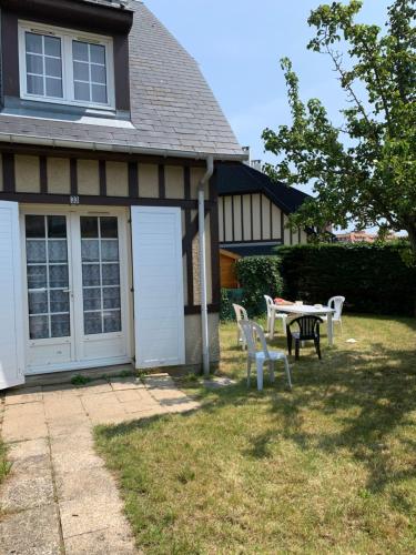 Cottage normand avec jardin de 80 m 2 gîte à louer Blonville-sur-Mer