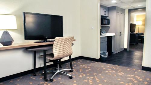 Holiday Inn Hotel & Suites Overland Park-Convention Center, an IHG Hotel