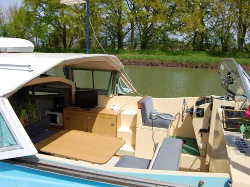 Property with 2 bedrooms in Nevers with wonderful lake view - main image