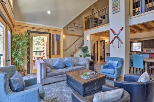 Big Bear Lake Cabin with Hot Tub Less Than 1 Mi to Skiing! in Big Bear Lake, USA