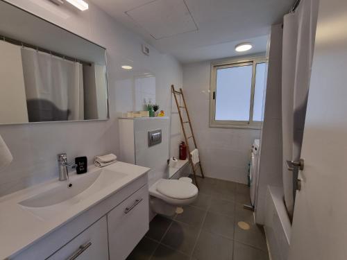 7th Floor, Acre (photo 3)